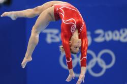 关于夺冠首场状态出色，日本队观众沸腾！，阿扎伦卡重返赛场上演精彩一战的信息